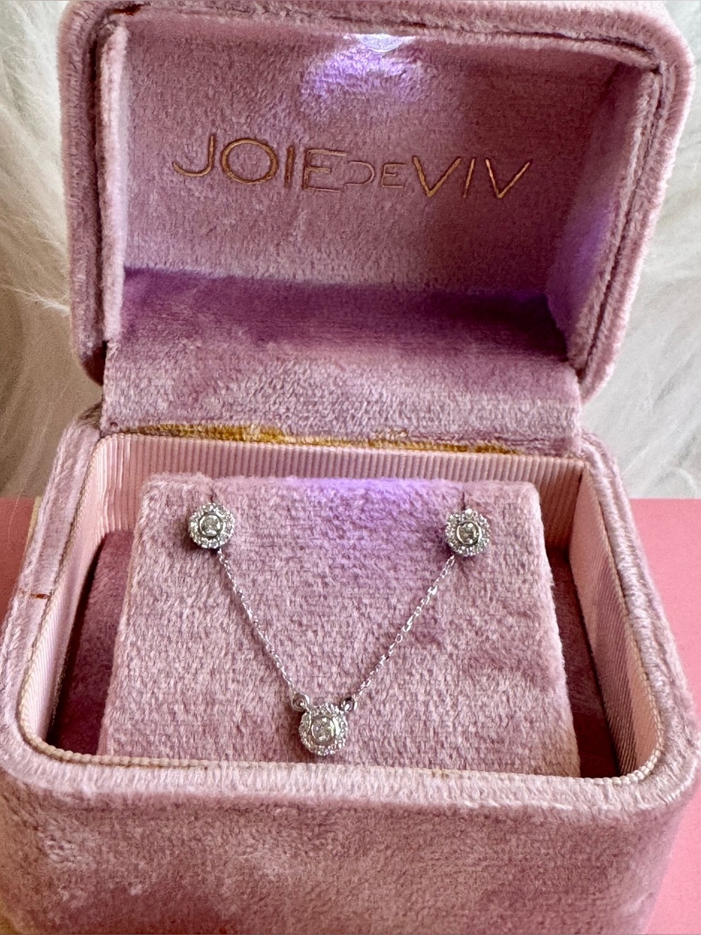 Joie De Viv Solid 18k White Gold Necklace and Stud Earrings Set